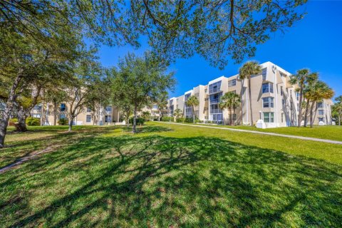 Copropriété à vendre à Miami, Floride: 2 chambres, 110.74 m2 № 1701333 - photo 1