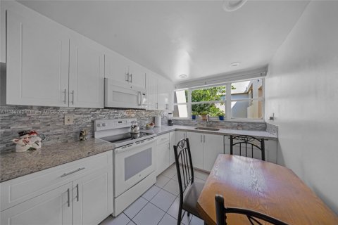 Copropriété à vendre à Miami, Floride: 2 chambres, 110.74 m2 № 1701333 - photo 8