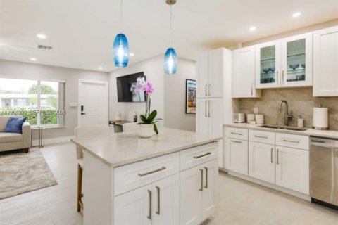 Villa ou maison à louer à Pompano Beach, Floride: 4 chambres, 160.54 m2 № 2188627 - photo 3
