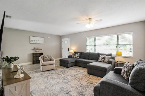 House in Sarasota, Florida 3 bedrooms, 130.99 sq.m. № 1853038 - photo 17