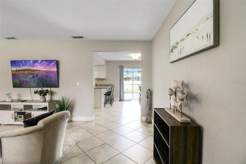 House in Sarasota, Florida 3 bedrooms, 130.99 sq.m. № 1853038 - photo 5