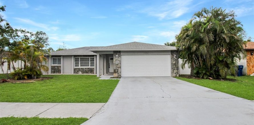 House in Sarasota, Florida 3 bedrooms, 130.99 sq.m. № 1853038