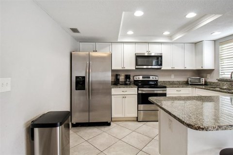 House in Sarasota, Florida 3 bedrooms, 130.99 sq.m. № 1853038 - photo 20