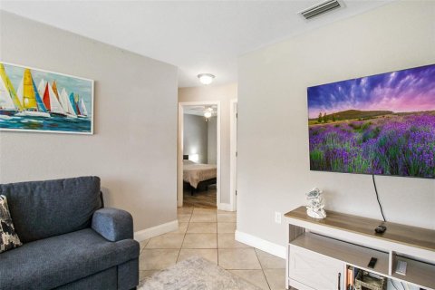 House in Sarasota, Florida 3 bedrooms, 130.99 sq.m. № 1853038 - photo 9