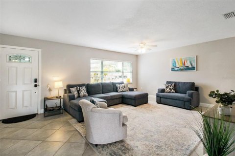 House in Sarasota, Florida 3 bedrooms, 130.99 sq.m. № 1853038 - photo 6