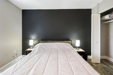 House in Sarasota, Florida 3 bedrooms, 130.99 sq.m. № 1853038 - photo 15