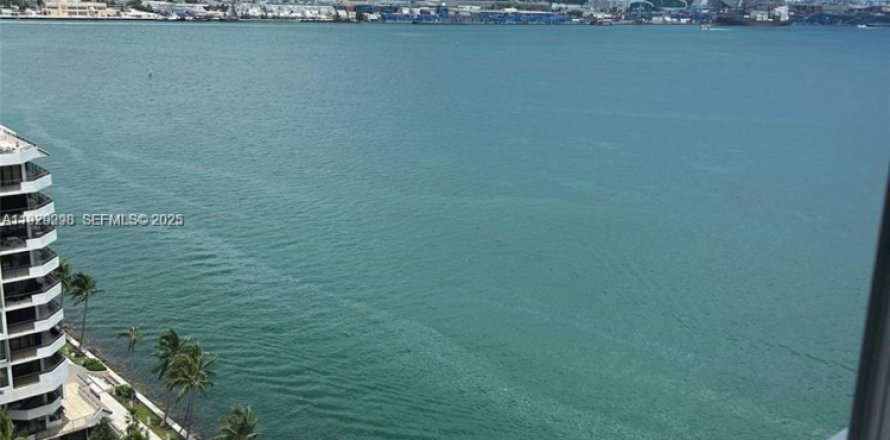 Кондоминиум с 1 спальней в Майами, Флорида № 1987597