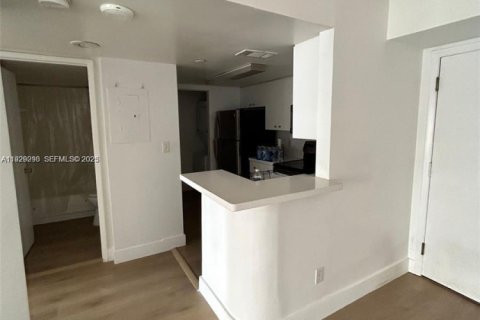 Снять в аренду кондоминиум в Майами, Флорида 1 спальня, 68.28м2, № 1987597 - фото 3