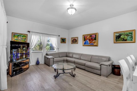 Casa en venta en Miami, Florida, 3 dormitorios, 163.42 m2 № 2050074 - foto 19