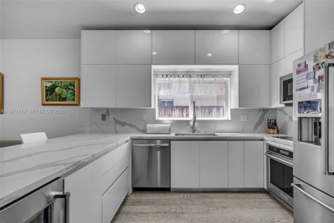 Casa en venta en Miami, Florida, 3 dormitorios, 163.42 m2 № 2050074 - foto 15