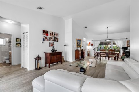 Casa en venta en Miami, Florida, 3 dormitorios, 163.42 m2 № 2050074 - foto 4
