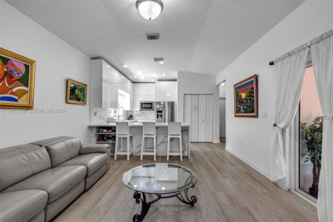 Casa en venta en Miami, Florida, 3 dormitorios, 163.42 m2 № 2050074 - foto 18