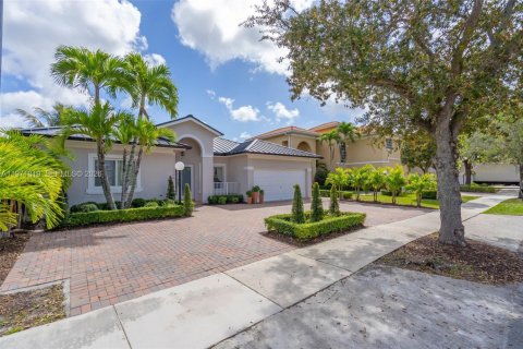 Casa en venta en Miami, Florida, 3 dormitorios, 163.42 m2 № 2050074 - foto 2