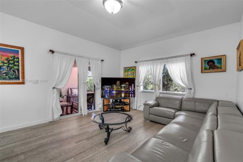 Casa en venta en Miami, Florida, 3 dormitorios, 163.42 m2 № 2050074 - foto 20