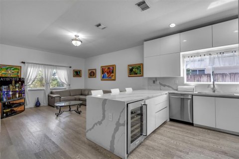 Casa en venta en Miami, Florida, 3 dormitorios, 163.42 m2 № 2050074 - foto 16