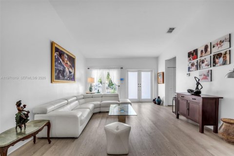 Casa en venta en Miami, Florida, 3 dormitorios, 163.42 m2 № 2050074 - foto 9