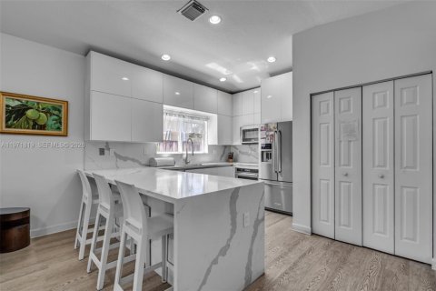 Casa en venta en Miami, Florida, 3 dormitorios, 163.42 m2 № 2050074 - foto 17