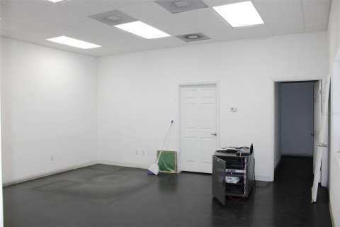 Commercial property in Tarpon Springs, Florida 1858.05 sq.m. № 1908930 - photo 9