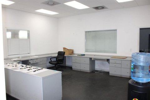 Propiedad comercial en alquiler en Tarpon Springs, Florida, 1858.05 m2 № 1908930 - foto 7