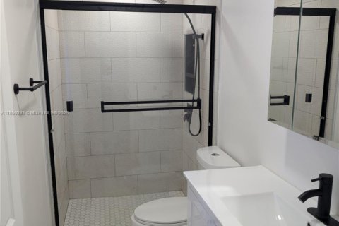House in Miami, Florida 3 bedrooms, 181.72 sq.m. № 1854737 - photo 24