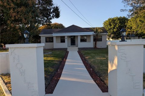 House in Miami, Florida 3 bedrooms, 181.72 sq.m. № 1854737 - photo 2