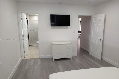 House in Miami, Florida 3 bedrooms, 181.72 sq.m. № 1854737 - photo 27
