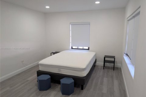 House in Miami, Florida 3 bedrooms, 181.72 sq.m. № 1854737 - photo 26