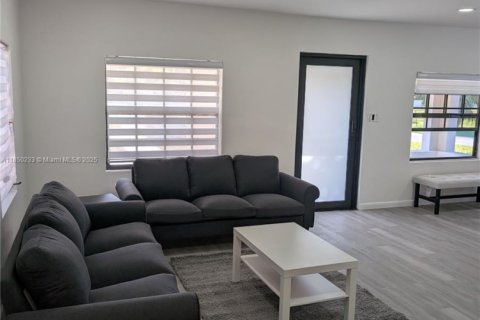 House in Miami, Florida 3 bedrooms, 181.72 sq.m. № 1854737 - photo 6