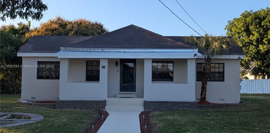 House in Miami, Florida 3 bedrooms, 181.72 sq.m. № 1854737