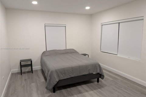 House in Miami, Florida 3 bedrooms, 181.72 sq.m. № 1854737 - photo 18