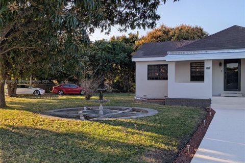 House in Miami, Florida 3 bedrooms, 181.72 sq.m. № 1854737 - photo 5