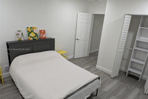House in Miami, Florida 3 bedrooms, 181.72 sq.m. № 1854737 - photo 16