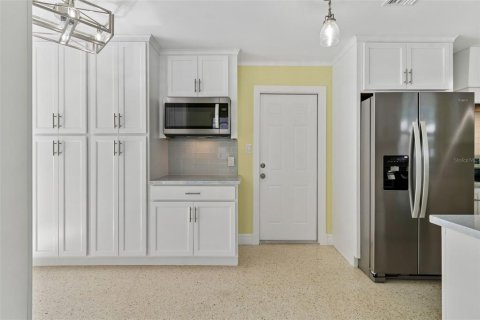 Купить виллу или дом в Сент-Питерсберг, Флорида 6 комнат, 109.25м2, № 2215920 - фото 12