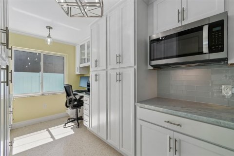 Купить виллу или дом в Сент-Питерсберг, Флорида 6 комнат, 109.25м2, № 2215920 - фото 10