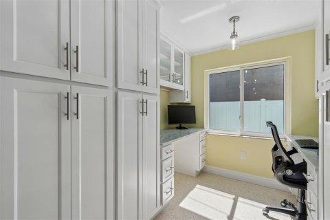 Купить виллу или дом в Сент-Питерсберг, Флорида 6 комнат, 109.25м2, № 2215920 - фото 11