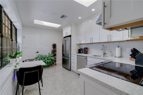 Снять в аренду виллу или дом в Майами, Флорида 3 спальни, 116.13м2, № 2004448 - фото 23