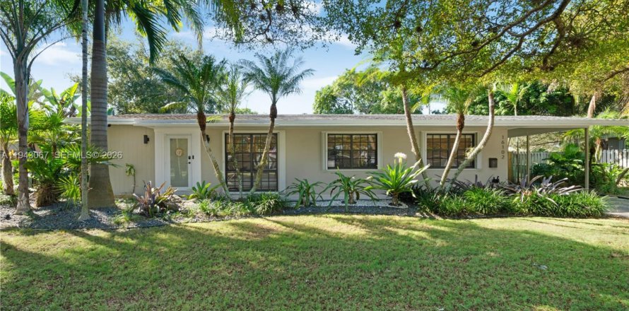 Дом в Майами, Флорида 3 спальни, 116.13м2 № 2004448