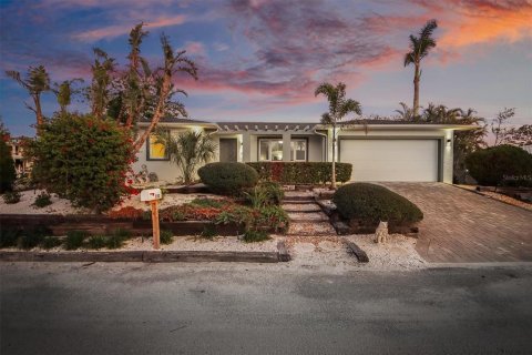 House in Longboat Key, Florida 3 bedrooms, 163.32 sq.m. № 1556273 - photo 2
