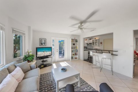 House in Longboat Key, Florida 3 bedrooms, 163.32 sq.m. № 1556273 - photo 16