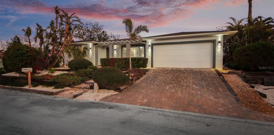 House in Longboat Key, Florida 3 bedrooms, 163.32 sq.m. № 1556273