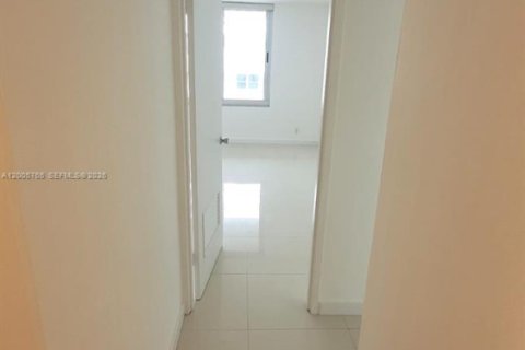 Condo in Miami Beach, Florida, 1 bedroom  № 2069666 - photo 6