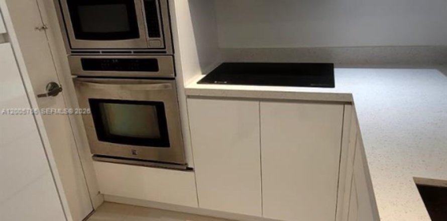 Condo in Miami Beach, Florida, 1 bedroom  № 2069666