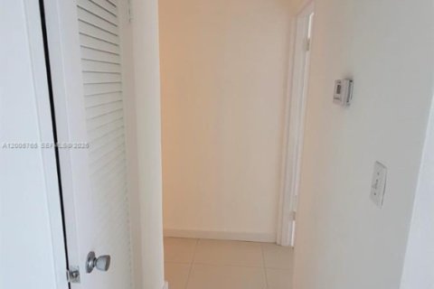 Condo in Miami Beach, Florida, 1 bedroom  № 2069666 - photo 4
