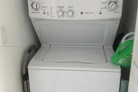 Купить кондоминиум в Майами, Флорида 51.19м2, № 1960512 - фото 13