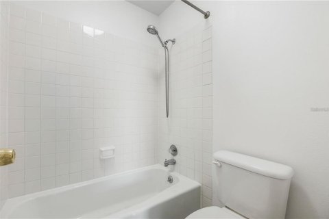 Condominio en venta en Apopka, Florida, 2 dormitorios, 90.58 m2 № 2098965 - foto 11