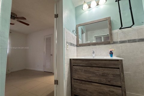 Снять в аренду виллу или дом в Тамарак, Флорида 3 спальни, 109.72м2, № 1972683 - фото 14