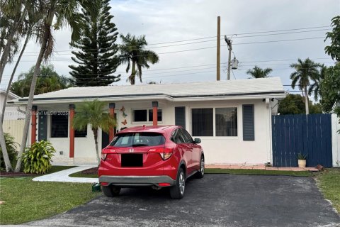 Снять в аренду виллу или дом в Тамарак, Флорида 3 спальни, 109.72м2, № 1972683 - фото 2