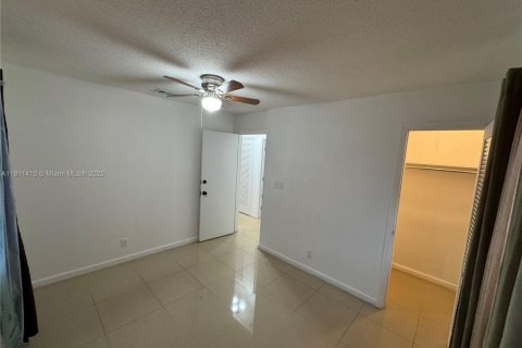 Снять в аренду виллу или дом в Тамарак, Флорида 3 спальни, 109.72м2, № 1972683 - фото 12