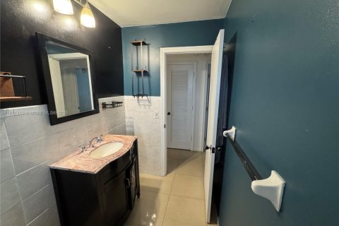 Снять в аренду виллу или дом в Тамарак, Флорида 3 спальни, 109.72м2, № 1972683 - фото 17