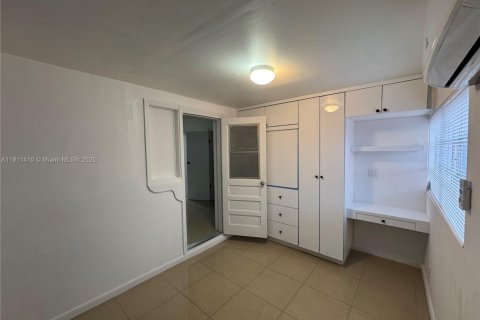 Снять в аренду виллу или дом в Тамарак, Флорида 3 спальни, 109.72м2, № 1972683 - фото 16